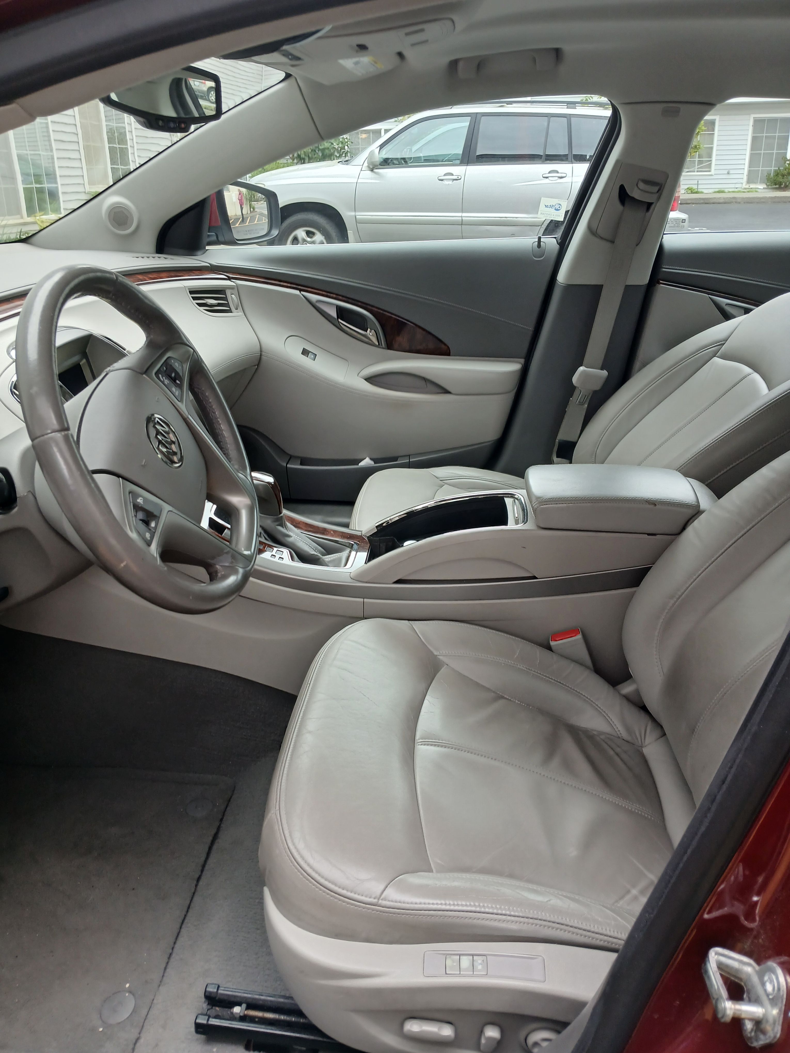 Used 2011 Buick LaCrosse CXL w/ Driver Confidence Package FWD image 12