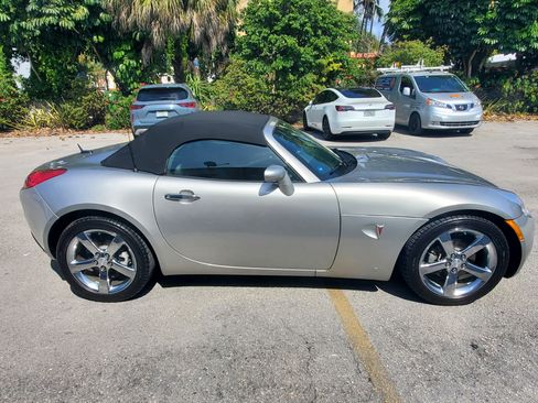 Used 2008 Pontiac Solstice GXP w/ Premium Package RWD image 13