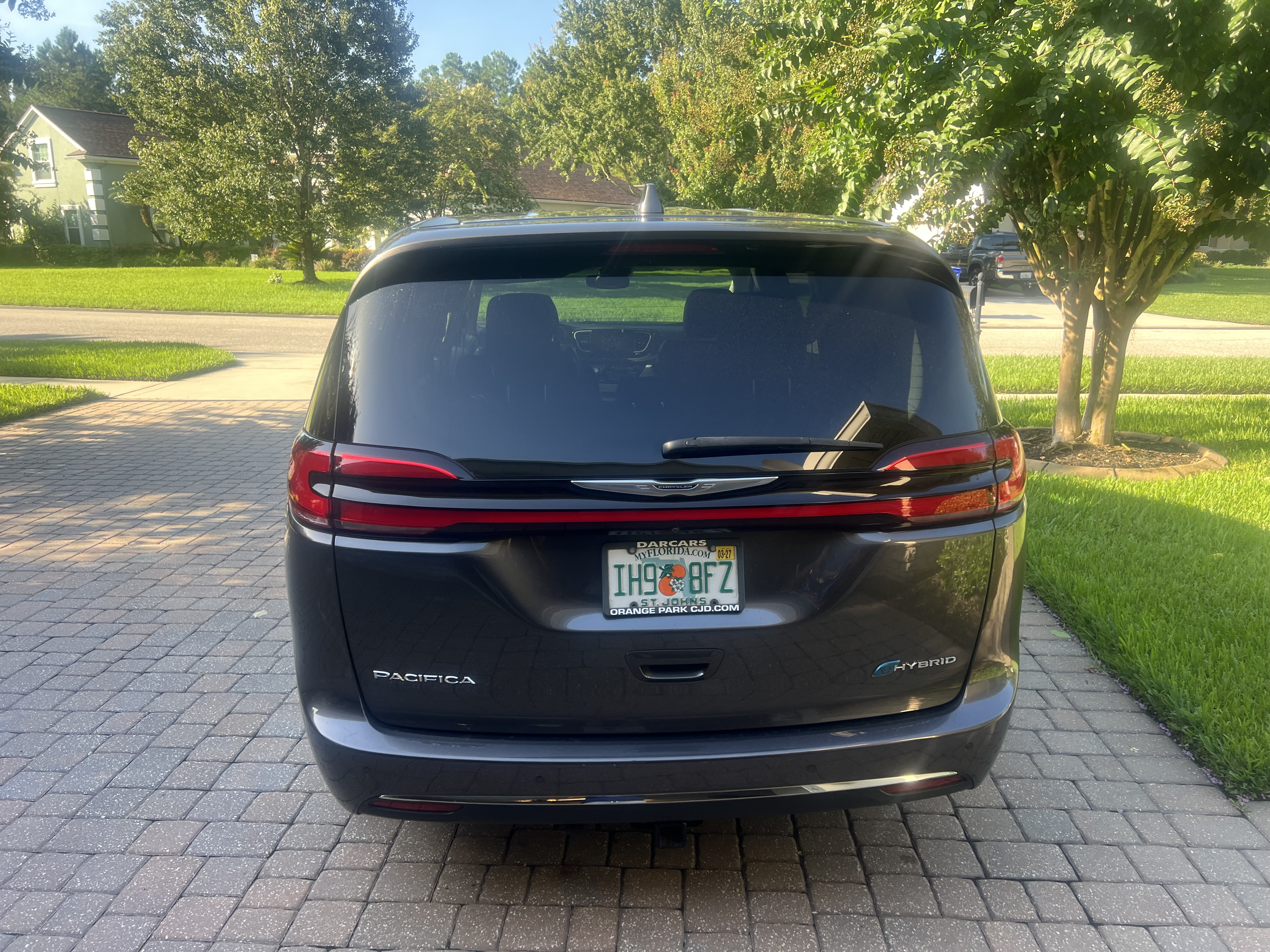 Used 2022 Chrysler Pacifica Touring-L FWD image 2