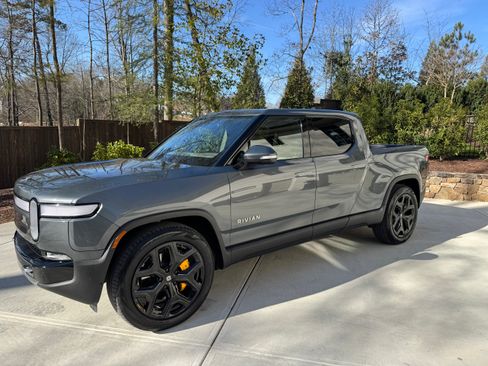 Used 2022 Rivian R1T Adventure image 1