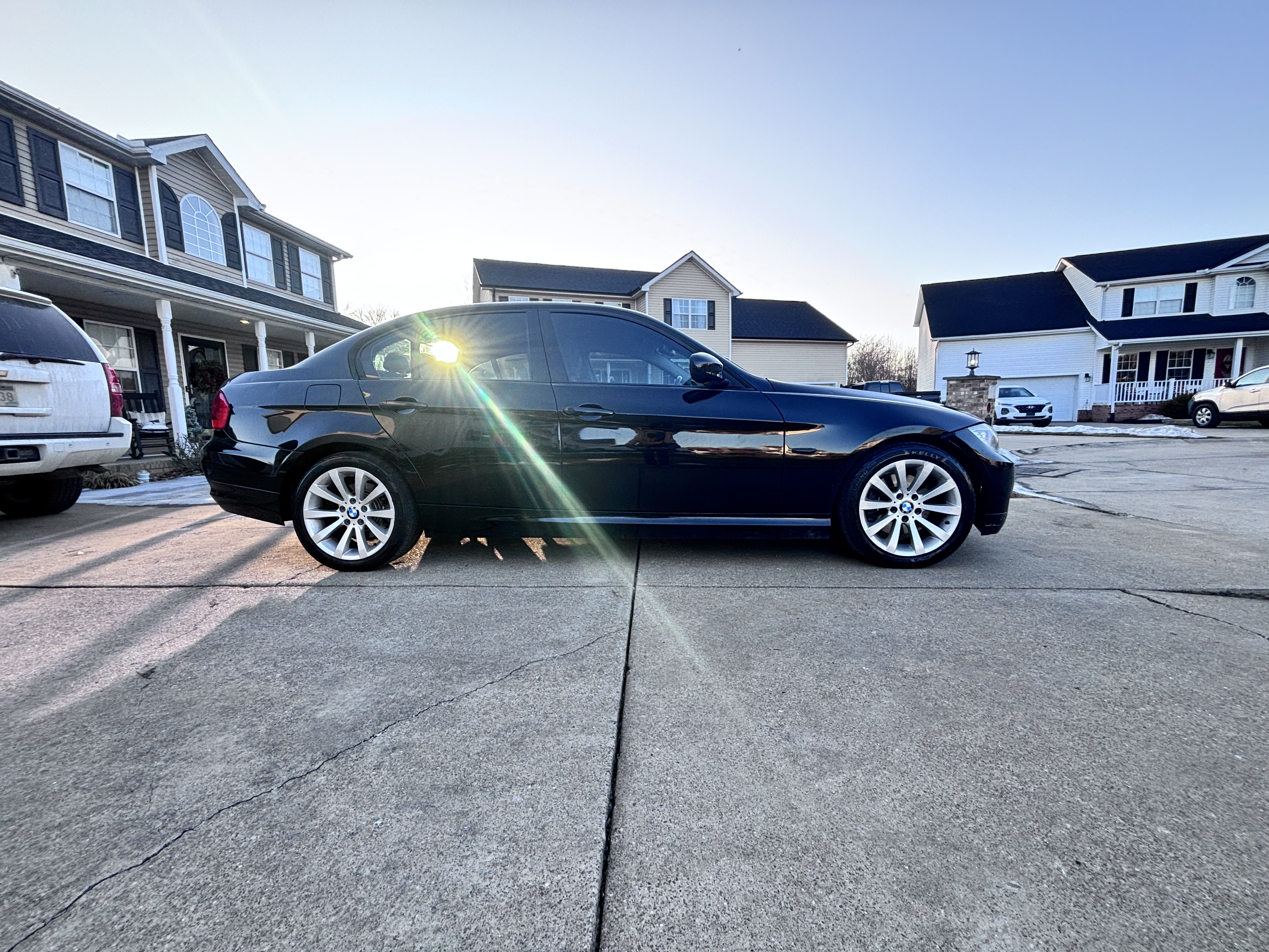 Used 2011 BMW 328i Sedan w/ Premium Pkg RWD image 1