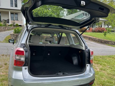 Used 2014 Subaru Forester 2.5i AWD/4WD image 16