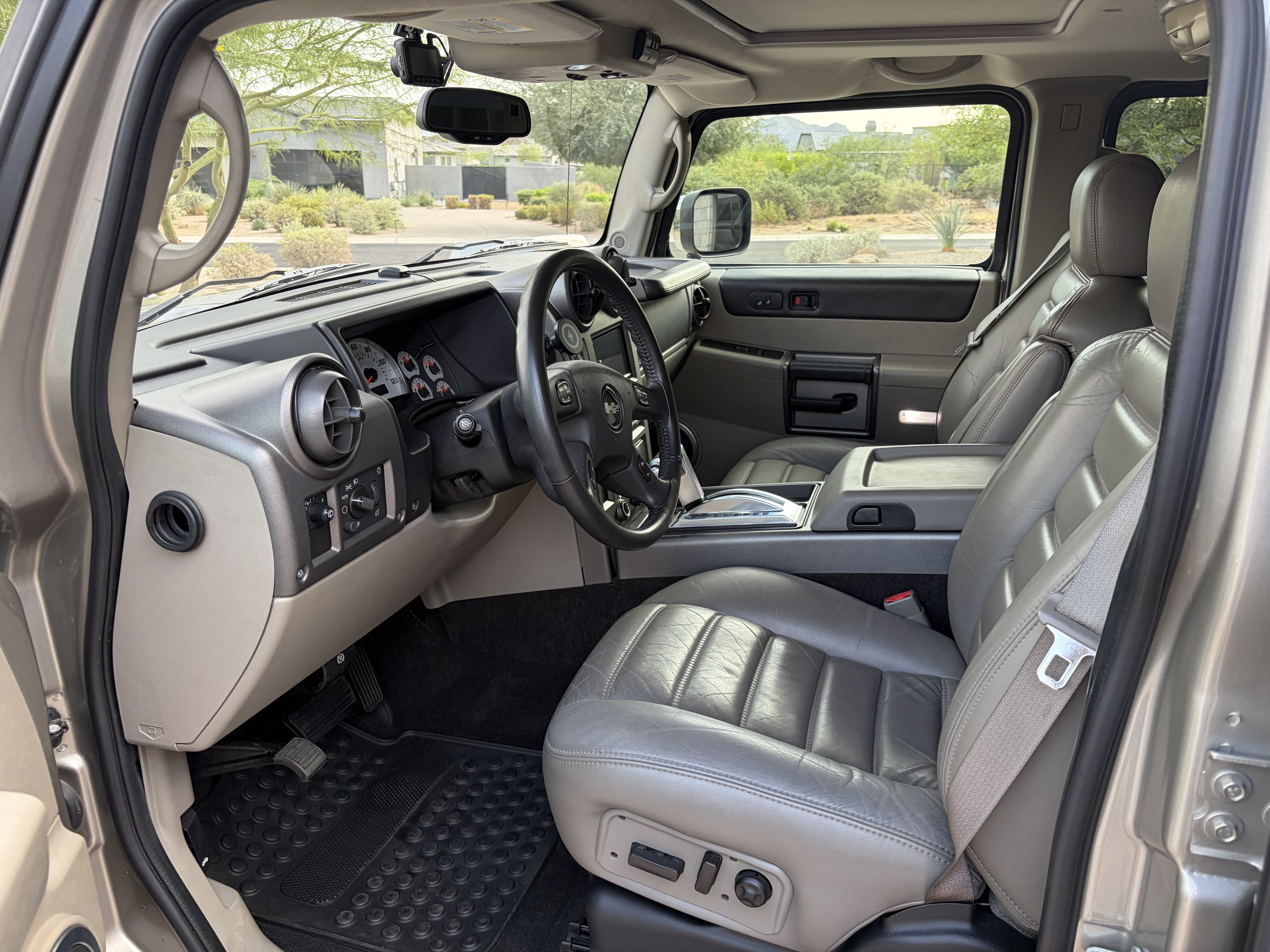 Used 2004 HUMMER H2 w/ Preferred Equipment Group AWD/4WD image 11