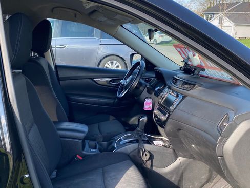 Used 2020 Nissan Rogue SV w/ Premium Package image 6