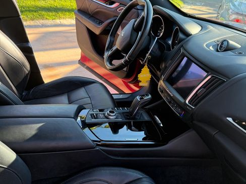 Used 2020 Maserati Levante GranSport image 2