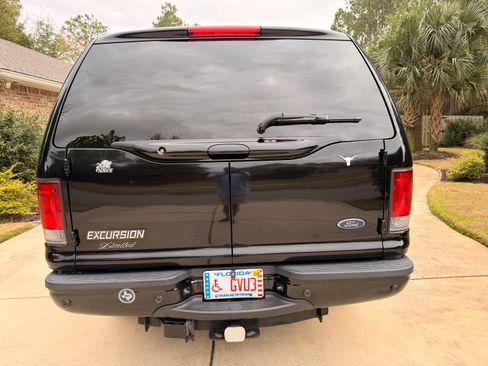 Used 2004 Ford Excursion Limited image 8