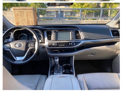 Used 2018 Toyota Highlander Limited AWD/4WD image 5