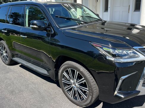 Used 2018 Lexus LX 570 4WD w/ Luxury Package image 4