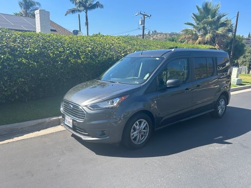 Used 2022 Ford Transit Connect XLT w/ XLT Premium Package image 2