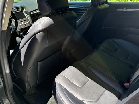 Used 2018 Ford Fusion Titanium FWD image 9