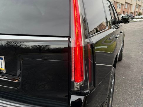 Used 2015 Cadillac Escalade Premium image 12