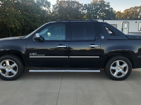 Used 2013 Chevrolet Avalanche LTZ image 1