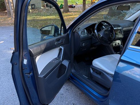 Used 2018 Volkswagen Tiguan SE image 10