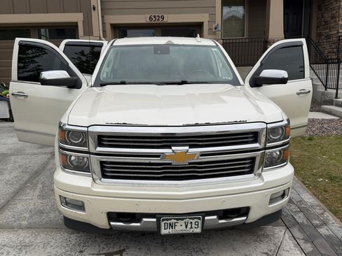 Used 2015 Chevrolet Silverado 1500 High Country w/ High Country Premium Package AWD/4WD image 2