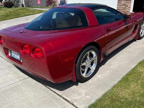 Used 2001 Chevrolet Corvette Coupe w/ Preferred Equipment Group2 RWD image 6