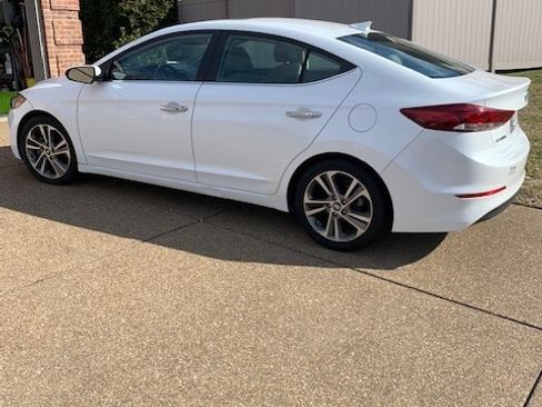 Used 2017 Hyundai Elantra Limited w/ Limited Tech Package 04 image 4