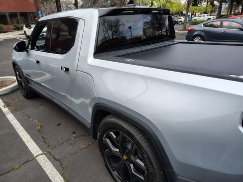 Used 2025 Rivian R1T Adventure image 10