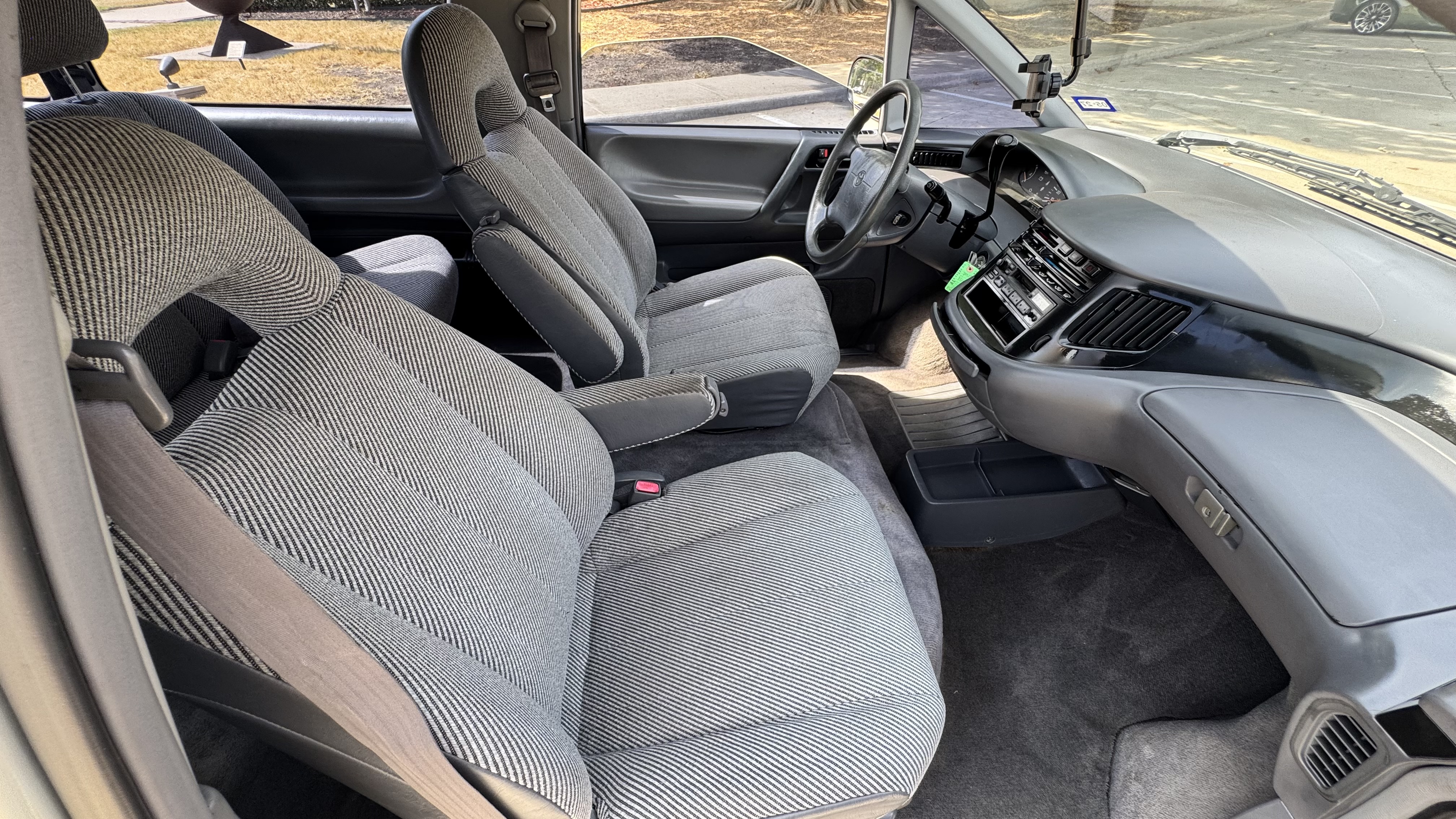 Used 1993 Toyota Previa Deluxe RWD image 16