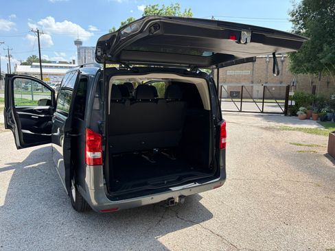 Used 2016 Mercedes-Benz Metris Passenger image 11