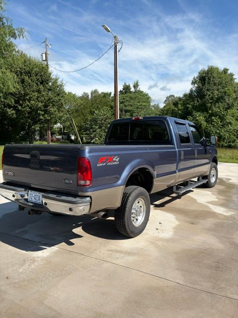 Used 2004 Ford F350 Lariat AWD/4WD image 4