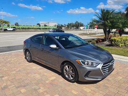 Used 2018 Hyundai Elantra SEL image 1