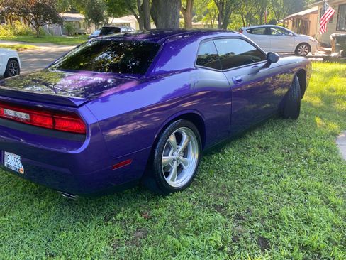 Used 2010 Dodge Challenger R/T RWD image 2