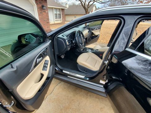 Used 2018 INFINITI QX30 Premium AWD/4WD image 9