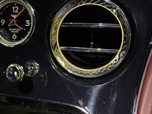 Used 2020 Bentley Continental GT V8 image 25