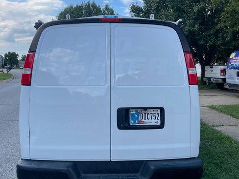 Used 2020 Chevrolet Express 3500 Regular Van 3D w/ Driver Convenience Package image 4