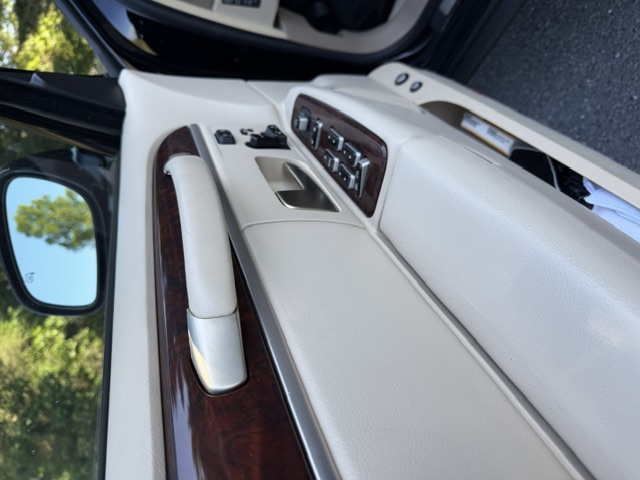 Used 2006 Lincoln Town Car Signature L RWD image 18