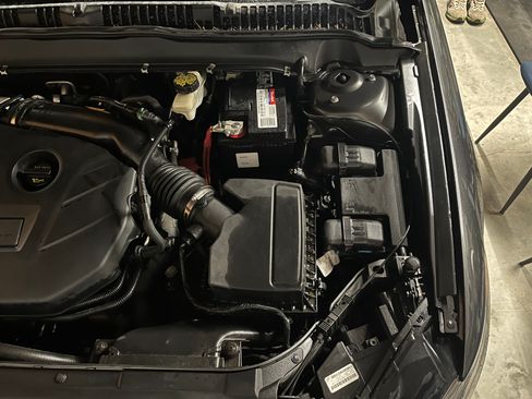 Used 2018 Ford Fusion Titanium image 12