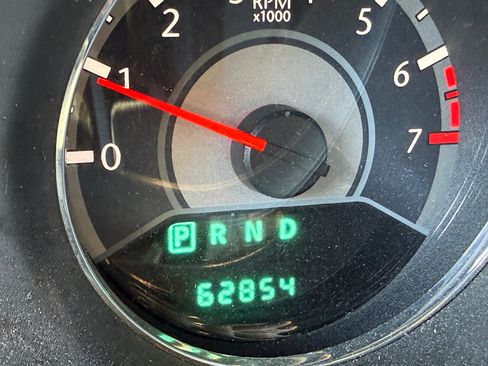 Used 2014 Chrysler 200 LX image 2