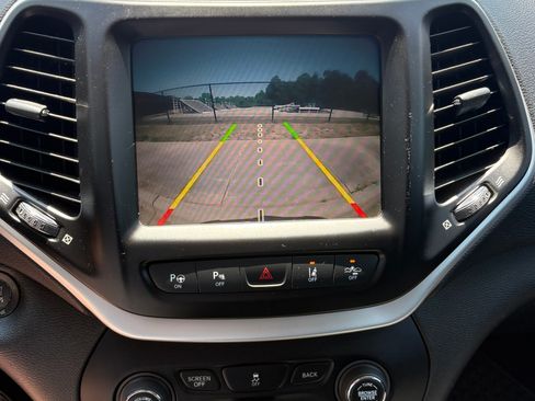 Used 2014 Jeep Cherokee Trailhawk w/ Technology Group AWD/4WD image 10