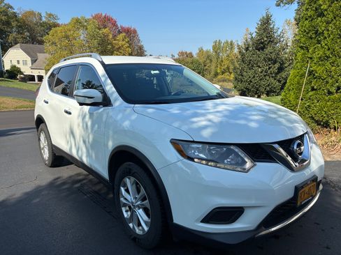 Used 2016 Nissan Rogue SV w/ SV Premium Package image 5
