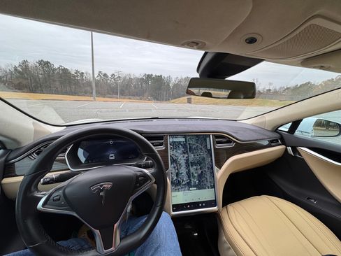 Used 2015 Tesla Model S 70 image 30