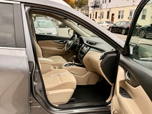 Used 2016 Nissan Rogue SV w/ SV Premium Package image 8