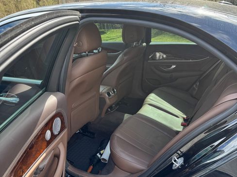 Used 2017 Mercedes-Benz E 300 4MATIC image 11