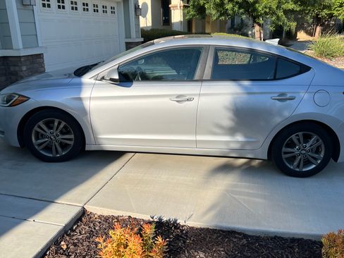 Used 2017 Hyundai Elantra Value Edition FWD image 5