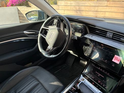 Used 2022 Audi e-tron Premium Plus image 5
