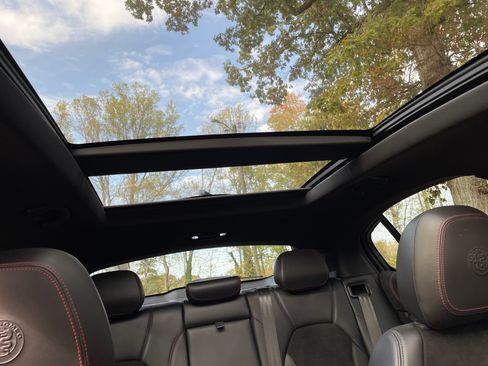 Used 2018 Alfa Romeo Stelvio Quadrifoglio w/ Driver Assist Dynamic Package image 23