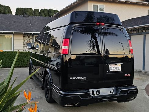 Used 2014 GMC Savana 1500 Van 3D image 6