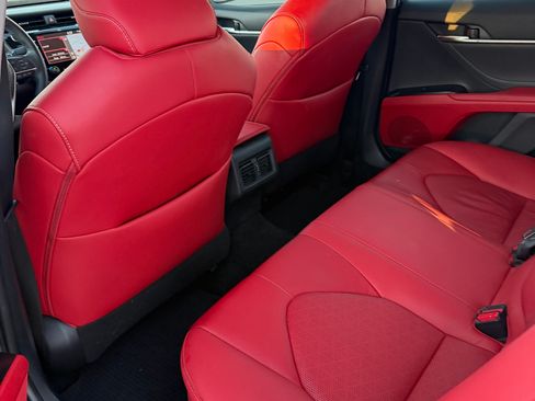 Used 2018 Toyota Camry XSE image 12