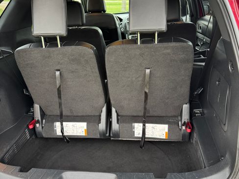 Used 2017 Ford Explorer XLT w/ Equipment Group 202A image 12