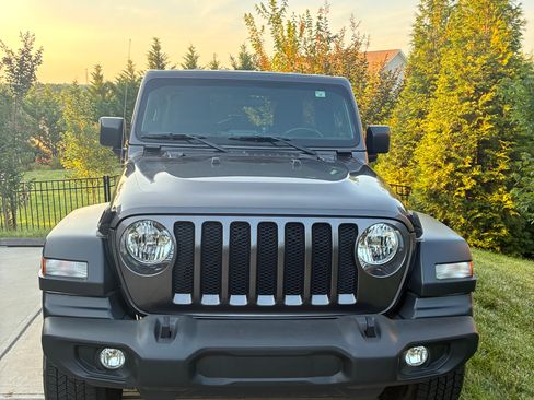 Used 2019 Jeep Wrangler Unlimited Sport S AWD/4WD image 2