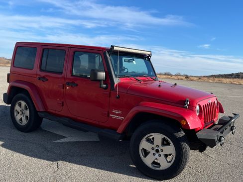 Used 2012 Jeep Wrangler Unlimited Sahara w/ Connectivity Group AWD/4WD image 4