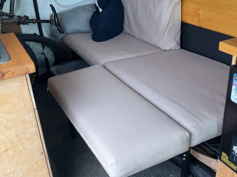 Used 2018 Mercedes-Benz Sprinter 2500 image 12