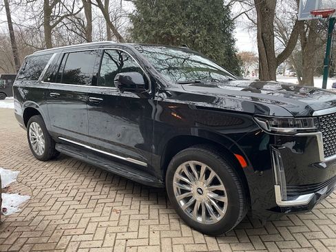 Used 2023 Cadillac Escalade ESV Premium Luxury image 4