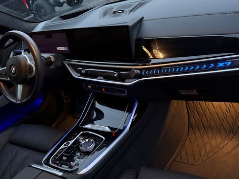 Used 2024 BMW X7 xDrive40i w/ Executive Package image 5