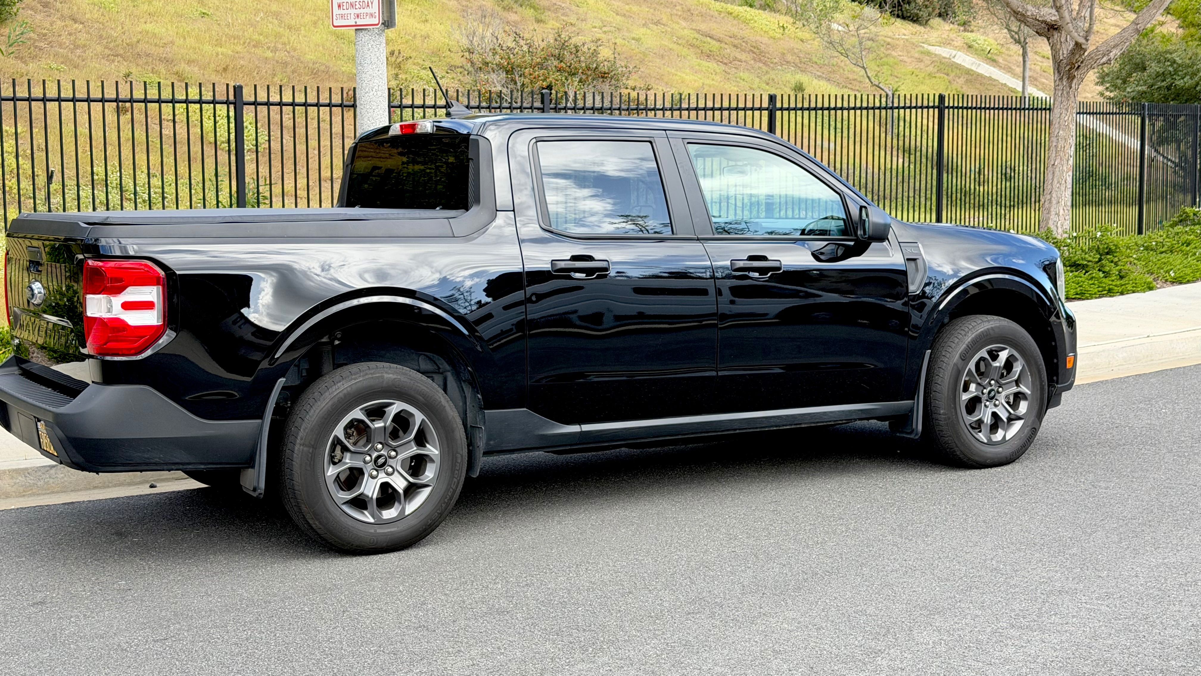 Used 2023 Ford Maverick XL FWD image 1