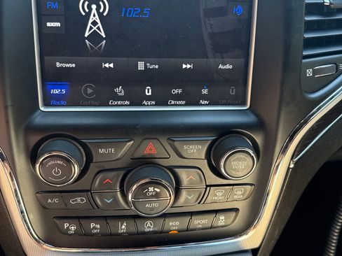 Used 2018 Jeep Grand Cherokee Summit w/ Skid Plate Group AWD/4WD image 17